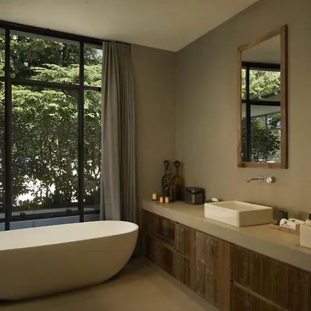 Luxurious Pool By The Lake Côme