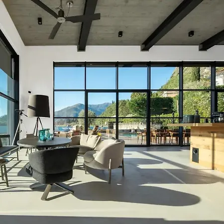 Casa vacanze Luxurious Pool By The Lake Côme